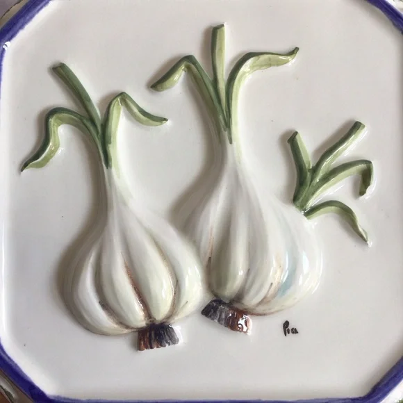 Vintage Intrada Garlic Ceramic Wall Decor - Picture 2 of 10